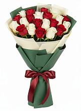 Букет Микс из красных и белых роз в Грановщине