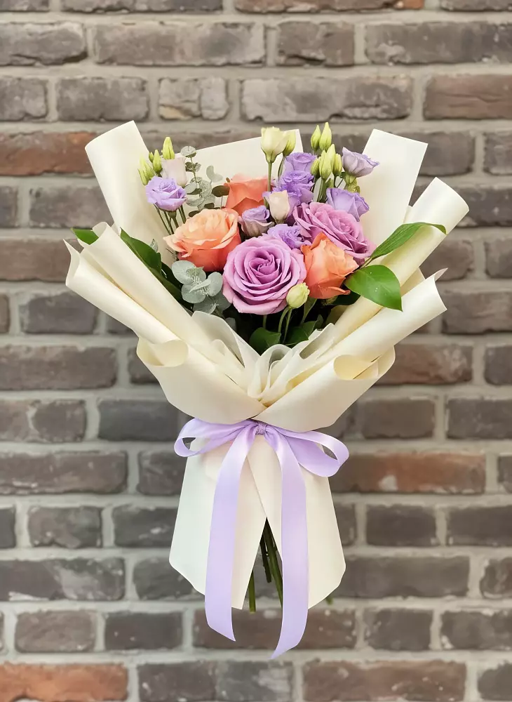 Букет цветов из: Лизиантусы и Розы в Грановщине