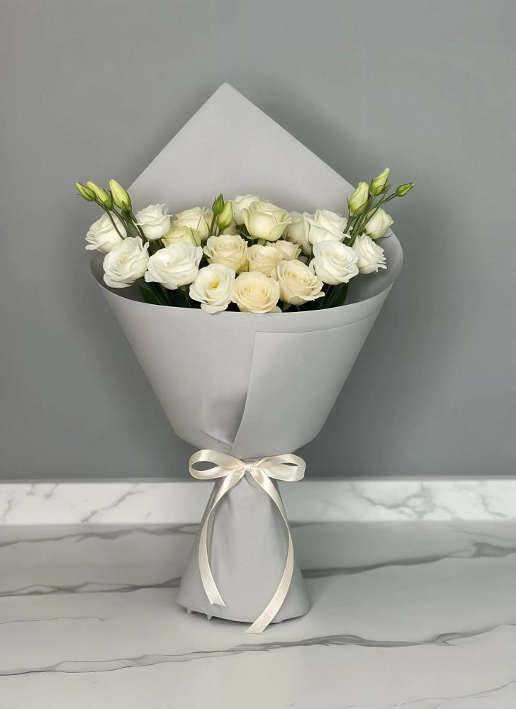 Букет цветов из: Розы и Лизиантусы в Грановщине