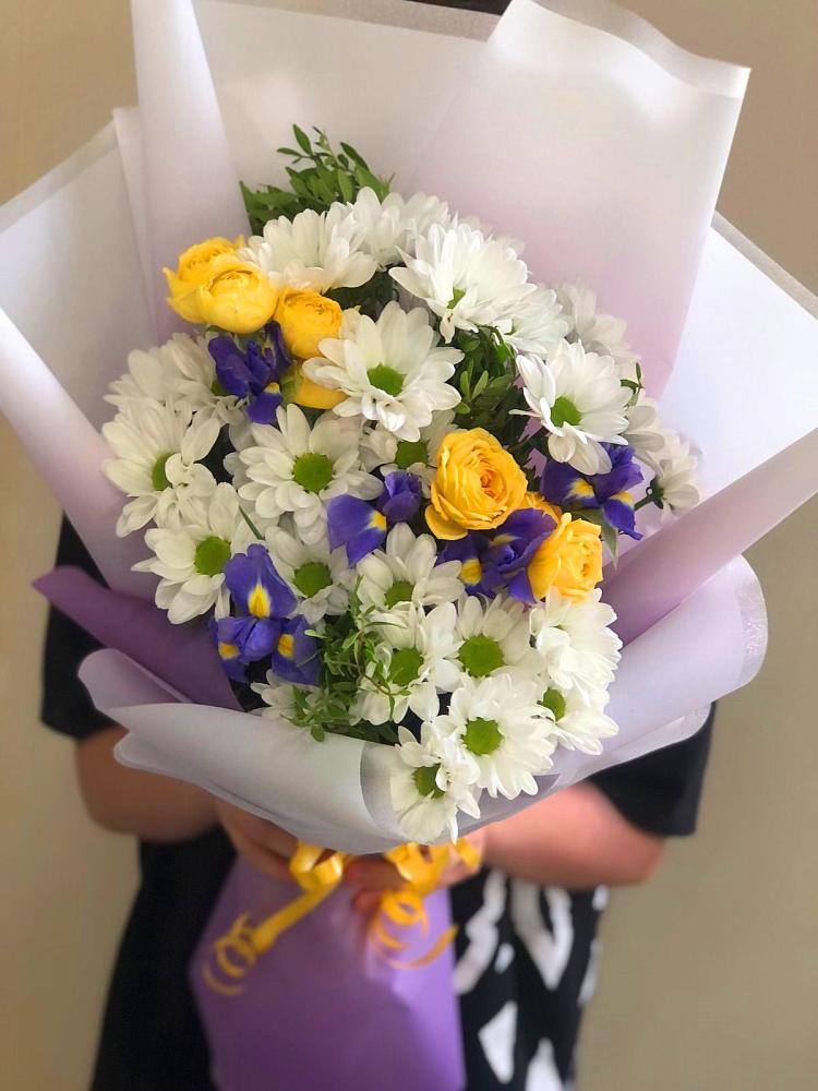 Букет цветов из: Ирисы, Хризантемы и Розы в Грановщине