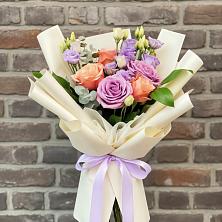 Букет цветов из:  Лизиантусы и Розы в Грановщине