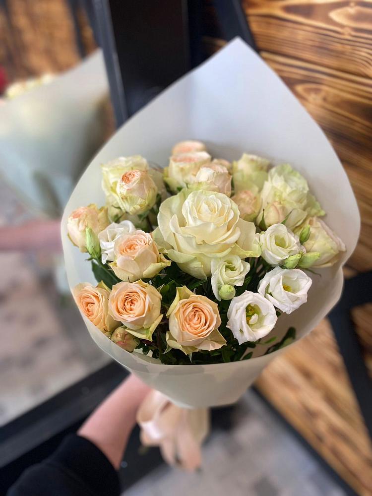 Букет цветов из: Розы и Лизиантусы в Грановщине